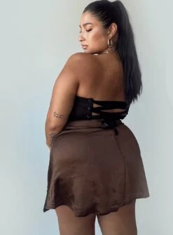 Jemima Mini Skirt Brown Curve 8 Jemima Mini Skirt Brown Curve -Chic Clothing Shop 3 modelinfo javi us14 11b12ba3 db77 46c9 87d0 7f42425790ef