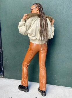 Princess Polly Braden Pants Dark Brown -Chic Clothing Shop 3 modelinfo juliett US2