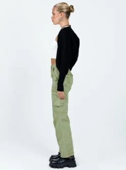 Oswell Cargo Pants Green 8 Oswell Cargo Pants Green -Chic Clothing Shop 3 modelinfo kiana us2 b8c83e25 6ac9 4b09 bd22 89b5efbf8ae9