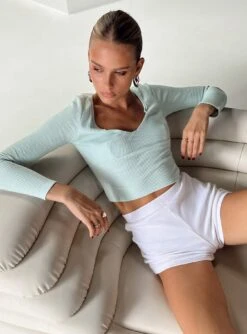 Lader Long Sleeve Top Blue 6 Lader Long Sleeve Top Blue -Chic Clothing Shop 3 modelinfo kiana us2 cee84a46 2a56 4aac 8b29 145ffdcf256d