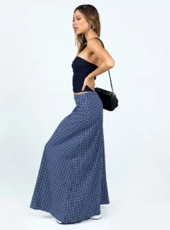 Princess Polly Janee Maxi Skirt Navy 9 Princess Polly Janee Maxi Skirt Navy -Chic Clothing Shop 3 modelinfo kinsey us2 dc02da07 7c31 4b1b be1f 98f513495c7c