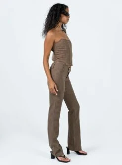 Motel Navida Trouser Pinstripe Brown -Chic Clothing Shop 3 modelinfo kristen us2 14c71c95 a886 4586 ae8f 9bdc00be718d