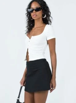 Banksia Mini Skirt Black -Chic Clothing Shop 3 modelinfo kristen us2 ce5b1295 9f2e 45b2 9d04 591b15819e3d