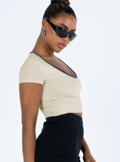 Kyah Top Ivory -Chic Clothing Shop 3 modelinfo lola us4 2942d3f0 2905 49cc ad15 d3090360e513