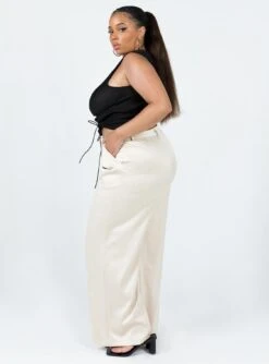 Amalia Pants Beige Curve -Chic Clothing Shop 3 modelinfo miccy us14 0eb64387 a653 42fc 8f67 7cb31830b184