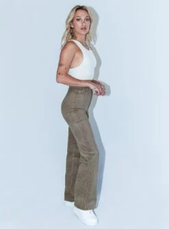 Princess Polly Jacinta Pants Green -Chic Clothing Shop 3 modelinfo michaela us2 84e8f99e b9b8 4073 8a17 61c085623822