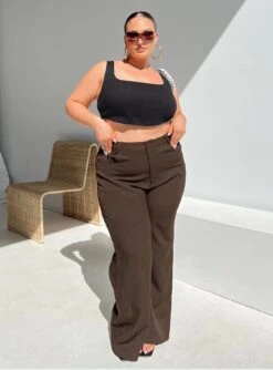 Lulu Pants Brown Curve -Chic Clothing Shop 3 modelinfo riley us14 c4a74867 3fe4 40f0 8b91 453b696bd7ae