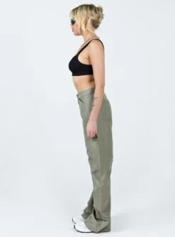 Miami Vice Pant Sage 9 Miami Vice Pant Sage -Chic Clothing Shop 3 modelinfo susanna us4 7aeb7756 c28f 430f a3c9 161ed5e03304