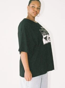 House Of Mystery Oversized Tee Black Curve -Chic Clothing Shop 3 modelinfo zarria us14 92d73e78 4d22 4d2a bec2 7c58a04601c2