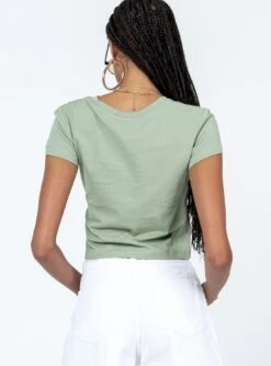 Princess Polly Make Art Tee Green 7 Princess Polly Make Art Tee Green -Chic Clothing Shop 4 modelinfo Ayanna us2 51c01652 067a 473a 98ce 586b62f328b7