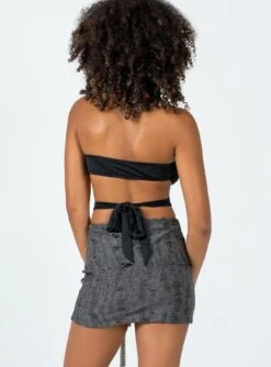 Princess Polly Conan Mini Skirt Black -Chic Clothing Shop 4 modelinfo Cindy us2 0d0506da 3596 4a4d 8e9e de01a8d35da8