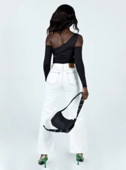 Princess Polly Saleccia Straight Leg Denim Jeans White -Chic Clothing Shop 4 modelinfo Cynthia US4 f47614d9 105c 490d 8aa7 6e27729f2a9b