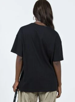 House Of Mystery Oversized Tee Black -Chic Clothing Shop 4 modelinfo Cynthia us4 bdec4349 b730 4e69 9bb9 d57aa5554e6b