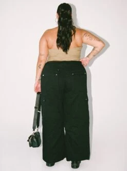 Fallout Mid Rise Cargo Pants Black Curve -Chic Clothing Shop 4 modelinfo Javi us14 f58ccf75 f5cc 483b 8483 fe2f43a1901d