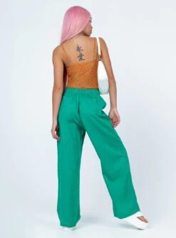 Princess Polly Louis Pants Green -Chic Clothing Shop 4 modelinfo Jayechelle us4 8783e86c 5f7a 4070 949e 9d15a78d45d0