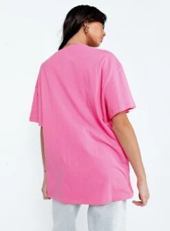 New York Oversize Tee Pink -Chic Clothing Shop 4 modelinfo Josephine us2 34fdfed7 fb38 4177 ac1a b54f31f0ced8
