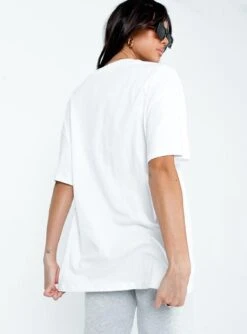 Every Day Oversize Tee White -Chic Clothing Shop 4 modelinfo Josephine us2 9cb40836 382e 4da5 abf9 fa12bc2aff0f