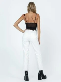 Princess Polly Dava Low Rise Pants White -Chic Clothing Shop 4 modelinfo Olivia us2 7501c28b ae65 461b b790 d35d99664e2d