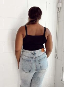 Lindsey Bodysuit Black Curve -Chic Clothing Shop 4 modelinfo Paris us14 2053c851 2eec 4a47 8e96 d90d74ab1e55