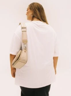 Organic Love The Earth Oversized Tee White Curve -Chic Clothing Shop 4 modelinfo Riley us14 c8be6d75 f37b 4030 b252 8295a00c4957