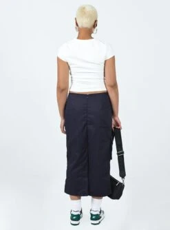 Motel Enore Skirt Navy -Chic Clothing Shop 4 modelinfo Sarah us6 dc529f6e 4a51 45ff 863a 661aad3f10da