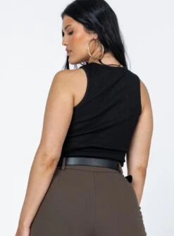 Sidney Top Black Eco -Chic Clothing Shop 4 modelinfo alicia us8 654b46d7 0e11 476b a3f6 265b693dcb4d