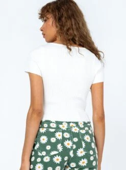 Princess Polly Zeren Top White -Chic Clothing Shop 4 modelinfo alyssa us4 39e7be3e be32 43c9 a065 e0990f87dee8