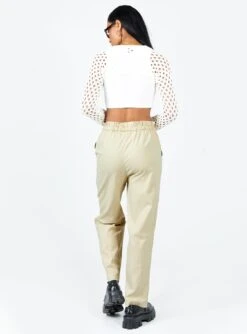 Princess Polly Preston Cargo Pant Beige -Chic Clothing Shop 4 modelinfo christy us2 11e8faa0 585c 4362 9b88 bfeacb63bc82