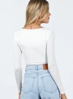 Alberta Long Sleeve Bodysuit White -Chic Clothing Shop 4 modelinfo elly us2 156b9d82 a0b2 46d2 8b54 3a55785e542d