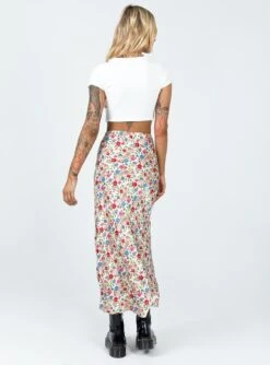 Princess Polly Celena Maxi Skirt Floral -Chic Clothing Shop 4 modelinfo emma leigh us4 d1ab5bdb b388 438e 9079 2ed4bfee0e5f