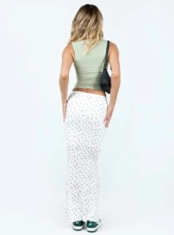 Princess Polly Oscar Maxi Skirt Floral -Chic Clothing Shop 4 modelinfo emma us2 8c677532 7704 4e17 9bbc 24a322f56177
