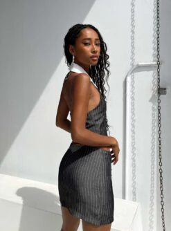 Princess Polly In Business Mini Skirt Grey 7 Princess Polly In Business Mini Skirt Grey -Chic Clothing Shop 4 modelinfo eyes us2 636ade46 7d9b 4e2f 91d3 3ad255c5ba4c