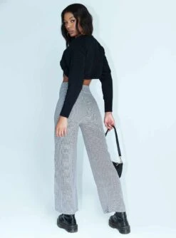 Princess Polly Valreee Gingham Wide Leg Pants Black / White -Chic Clothing Shop 4 modelinfo jasmin us2 b73b2573 9352 44cb 8492 717969b9dc16