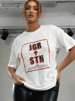 JGR & STN Feat. Oversized Tee White 8 JGR & STN Feat. Oversized Tee White -Chic Clothing Shop 4 modelinfo jasmine us8 f5aee759 2b70 4a52 893d 06805782bda0
