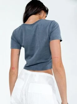 Nevada Tee Navy -Chic Clothing Shop 4 modelinfo josephine us2 bf2b71ff d9a5 4baf bb3d f39d1b275032