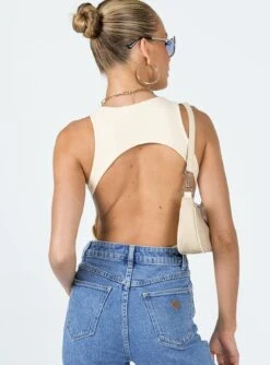 Organic Cotton Lelo Bodysuit Beige -Chic Clothing Shop 4 modelinfo kiana us2 e2820081 d93e 450f a6e3 0e7fa1a980ca