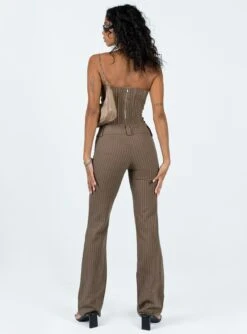 Motel Navida Trouser Pinstripe Brown -Chic Clothing Shop 4 modelinfo kristen us2 93df40a4 bc9b 4a0b 8c5d 2126846348a6