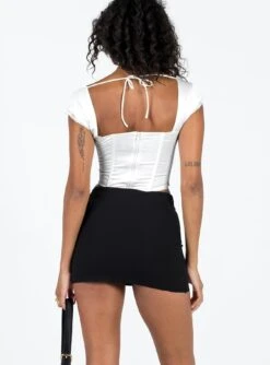 Princess Polly Karley Low Waist Mini Skirt Black 7 Princess Polly Karley Low Waist Mini Skirt Black -Chic Clothing Shop 4 modelinfo kristen us2 e46c01fb ec40 485c 887e f620ea98b658