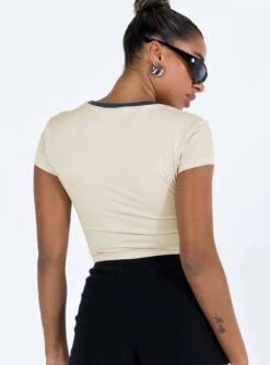 Kyah Top Ivory -Chic Clothing Shop 4 modelinfo lola us4 b154828c cd93 4654 a494 0bade7ad4c82