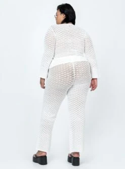 Wild & Free Crochet Pants Curve White -Chic Clothing Shop 4 modelinfo lovisa us18 0cd79f50 1ef2 4d05 9a4a 962cf643e9e2
