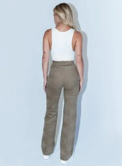 Princess Polly Jacinta Pants Green -Chic Clothing Shop 4 modelinfo michaela us2 ec3d4da8 d67b 4c63 b179 b1d02462accb