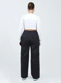 Princess Polly Luna Mid Rise Cargo Pants Black -Chic Clothing Shop 4 modelinfo mikayla us6 ee6b456e 7969 42bc bb16 6806f4650cdd