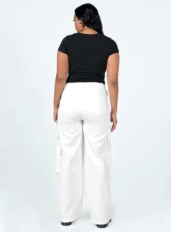 Princess Polly Alexis Cargo Pants White -Chic Clothing Shop 4 modelinfo rheanna us6 47f7b50a 14b5 4435 823d 118aaf100d45