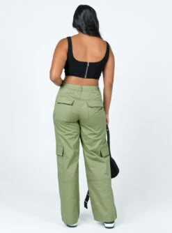 Princess Polly Luna Mid Rise Cargo Pants Green -Chic Clothing Shop 4 modelinfo rheanna us6 574897fd bb70 4e91 9a88 c5aab82b2479