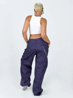 Motel Chute Trousers Navy 13 Motel Chute Trousers Navy -Chic Clothing Shop 4 modelinfo sarah us4 982818df 78b8 4320 936d 52620510fad3