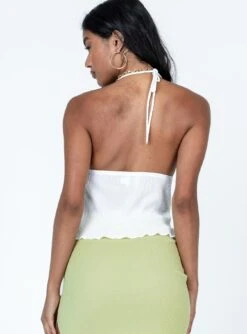 Princess Polly Chantria Top White -Chic Clothing Shop 4 modelinfo yarelis us2 5ea8f57b 0f4c 437f b80f 20494bdb60c2