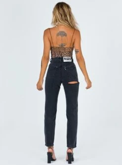 The Ragged Priest Ragged Priest Butt Cut Jean -Chic Clothing Shop 4 4122db68 d020 44ec a4f3 f6512ed8cfed