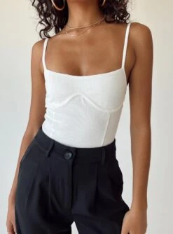 Allred Bodysuit White -Chic Clothing Shop 5 modelinfo Ariel us4 1ed98eba bde0 490d ab3e da8ce209cdc1