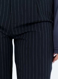 Titius Pant Navy Petite -Chic Clothing Shop 5 modelinfo Belle us2 730d70de 011e 4927 b801 0816e870dca3