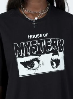 House Of Mystery Oversized Tee Black -Chic Clothing Shop 5 modelinfo Cynthia us4 011b554d 31b6 4666 a12e b4fff83b74b2